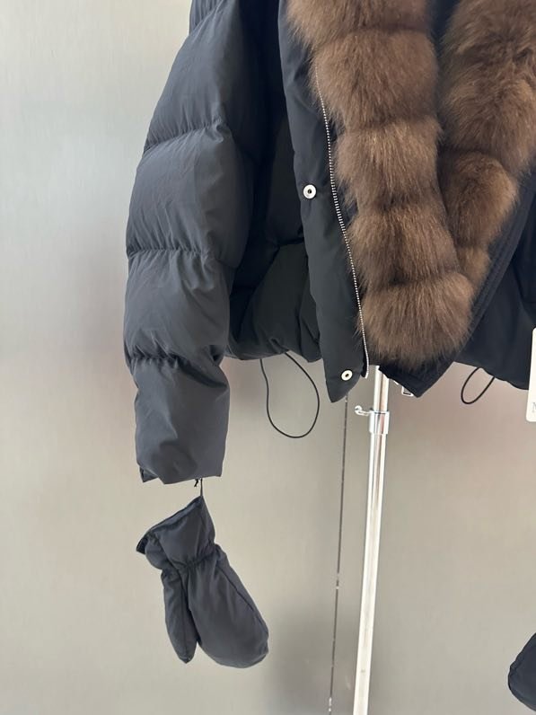 Куртка на пуху с воротником из лисьего меха фото 3