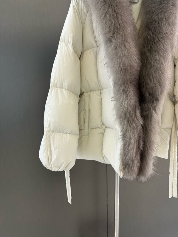 Куртка на пуху з коміром з лисячого хутра фото 4