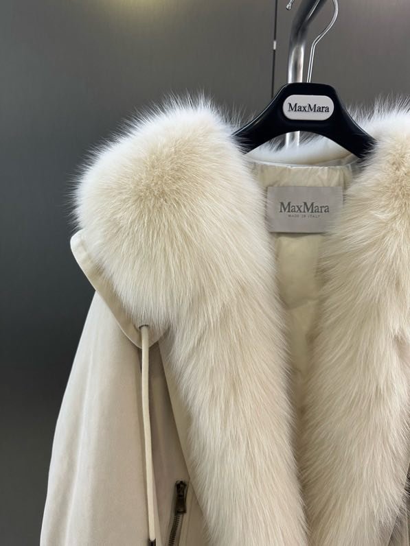 Куртка на пуху с воротником из лисьего меха фото 4