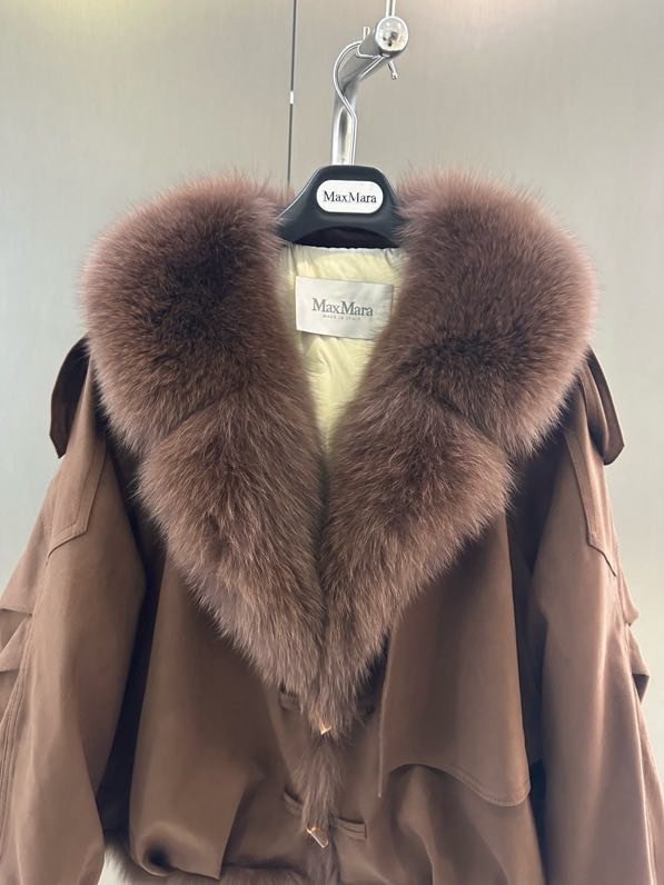 Куртка на пуху с воротником из лисьего меха фото 4