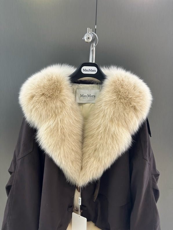 Куртка на пуху с воротником из лисьего меха фото 4