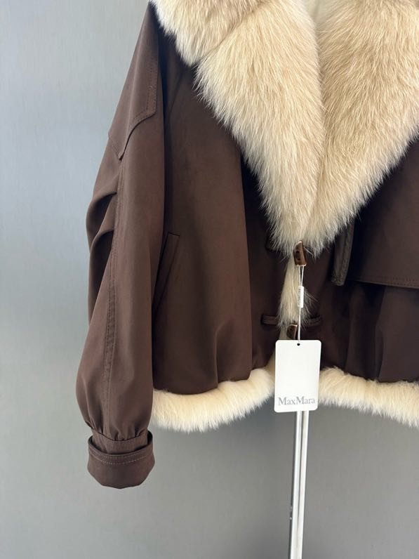 Куртка на пуху с воротником из лисьего меха фото 4