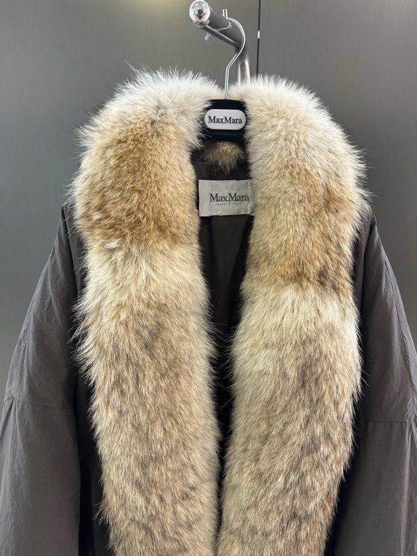 Куртка на пуху с воротником из лисьего меха фото 5