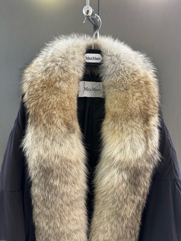 Куртка на пуху с воротником из лисьего меха фото 5