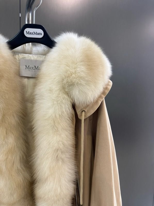 Куртка на пуху с воротником из лисьего меха фото 5