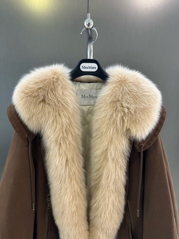 Куртка на пуху с воротником из лисьего меха фото 5