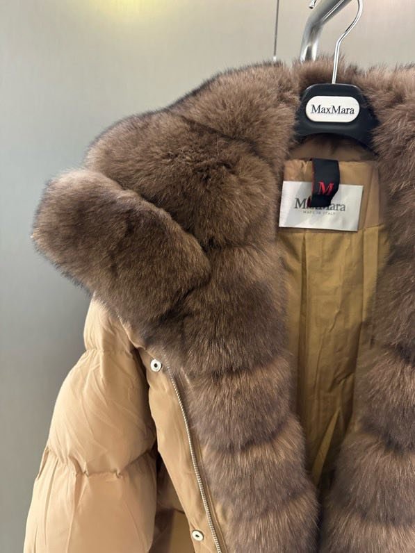 Куртка на пуху с воротником из лисьего меха фото 5