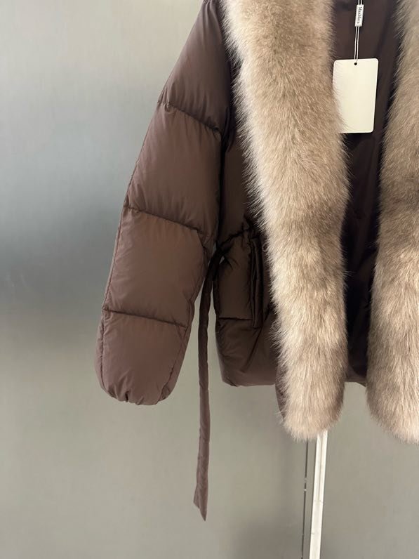 Куртка на пуху з коміром з лисячого хутра фото 6