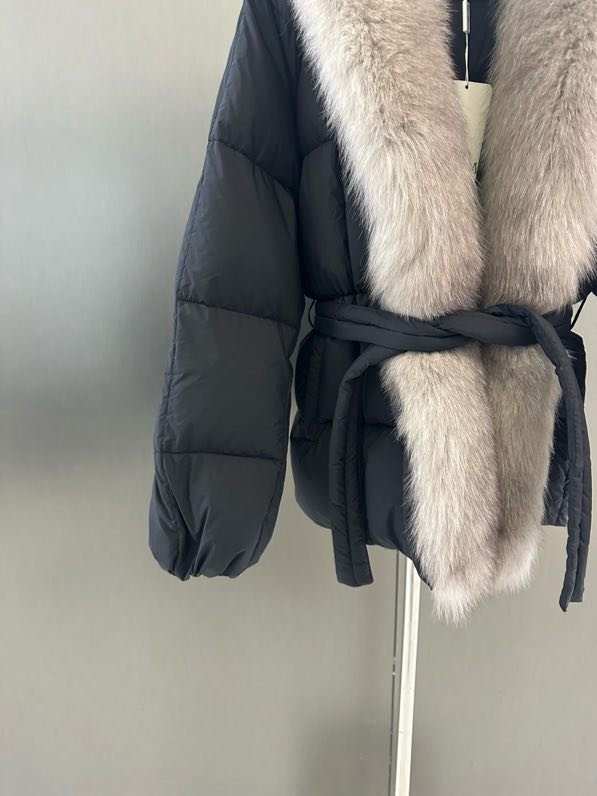 Куртка на пуху з коміром з лисячого хутра фото 6