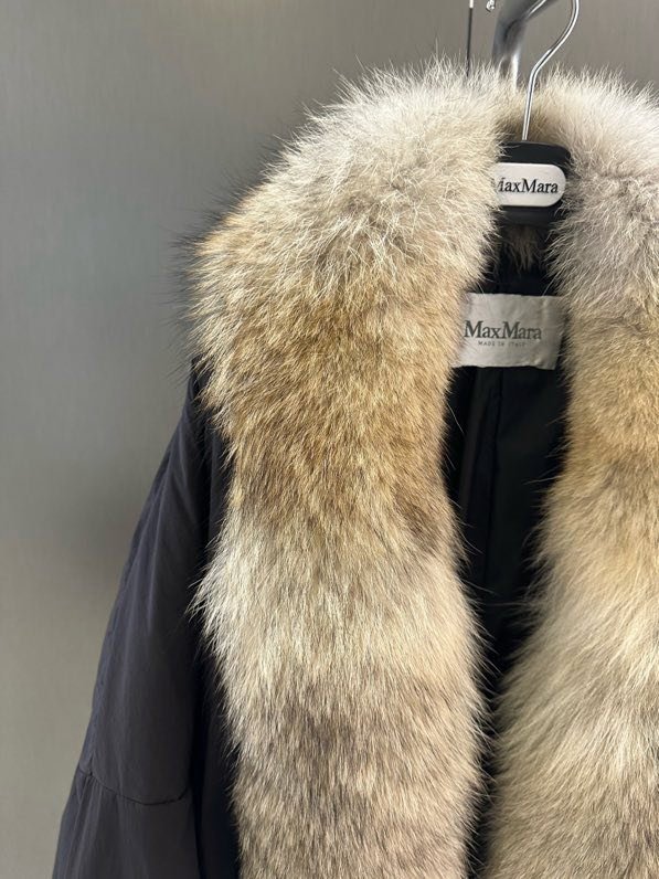 Куртка на пуху с воротником из лисьего меха фото 6