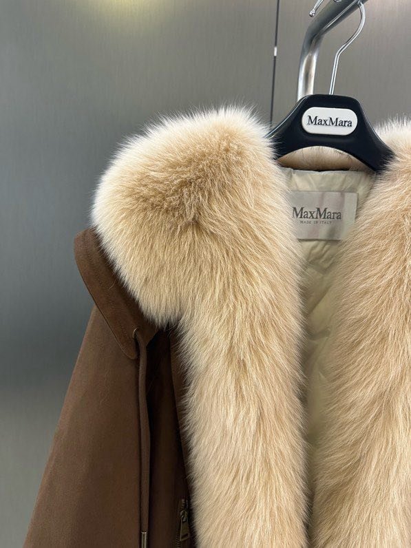 Куртка на пуху с воротником из лисьего меха фото 6