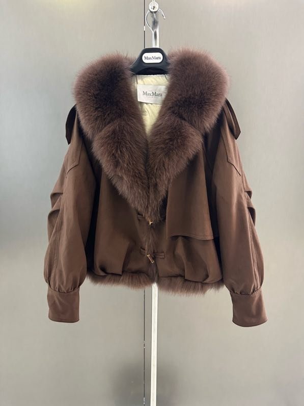 Куртка на пуху с воротником из лисьего меха фото 6