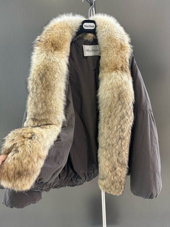 Куртка на пуху с воротником из лисьего меха фото 7