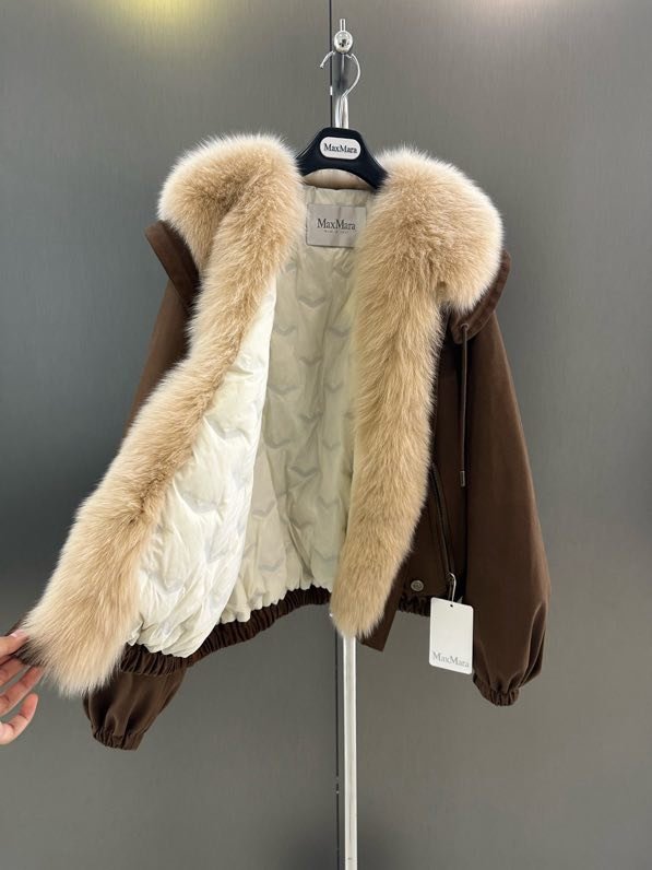 Куртка на пуху с воротником из лисьего меха фото 7