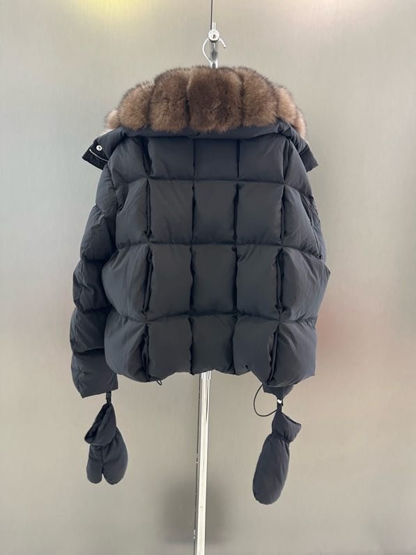 Куртка на пуху с воротником из лисьего меха фото 7