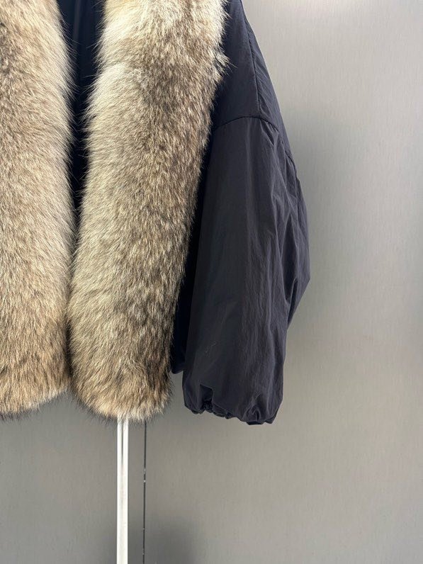 Куртка на пуху с воротником из лисьего меха фото 8