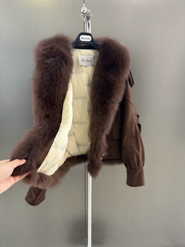 Куртка на пуху с воротником из лисьего меха фото 8