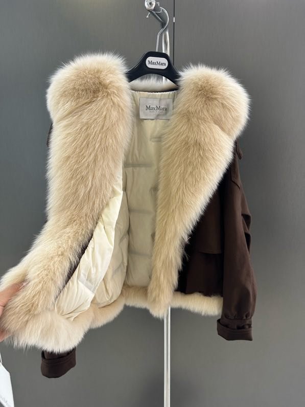 Куртка на пуху с воротником из лисьего меха фото 8