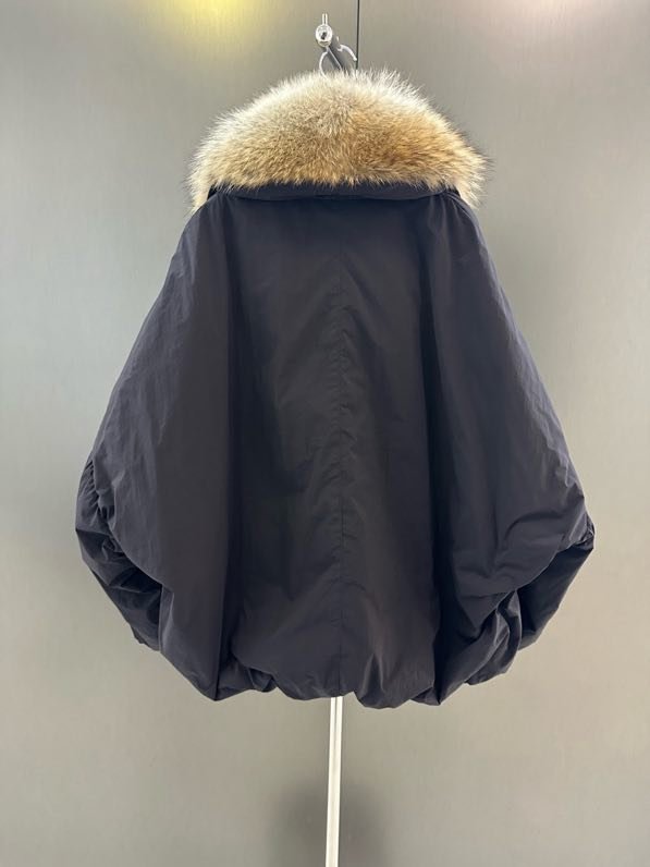 Куртка на пуху с воротником из лисьего меха фото 9