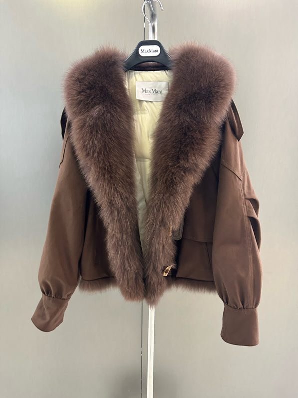 Куртка на пуху с воротником из лисьего меха фото 9