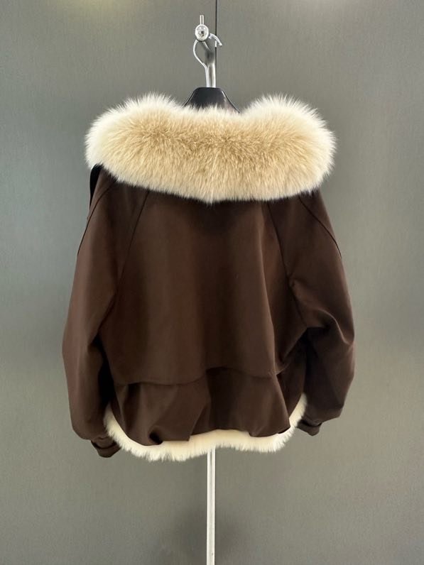 Куртка на пуху с воротником из лисьего меха фото 9
