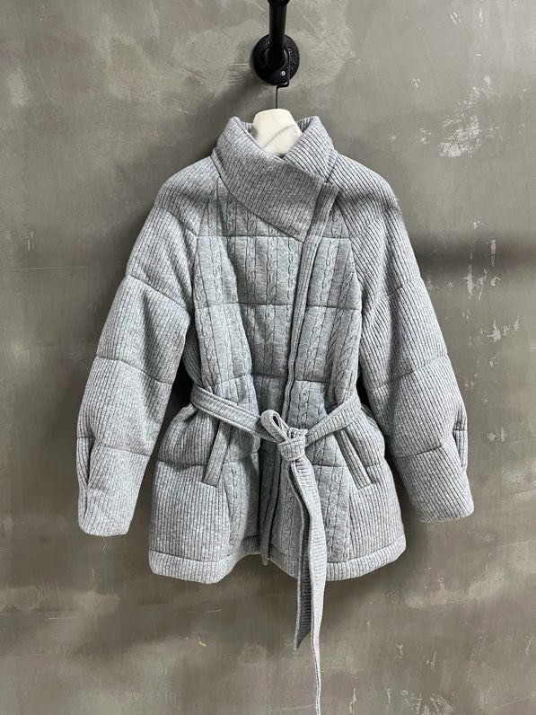 Куртка на пуху женская