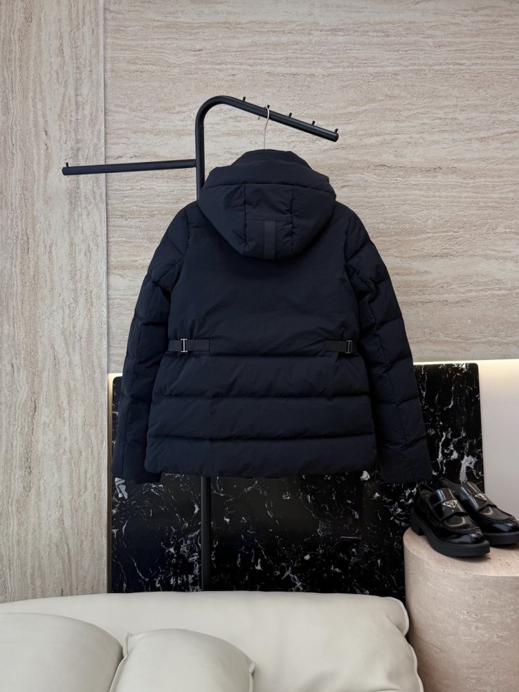 Jacket Down jacket Canada Goose from long sleeves фото 2