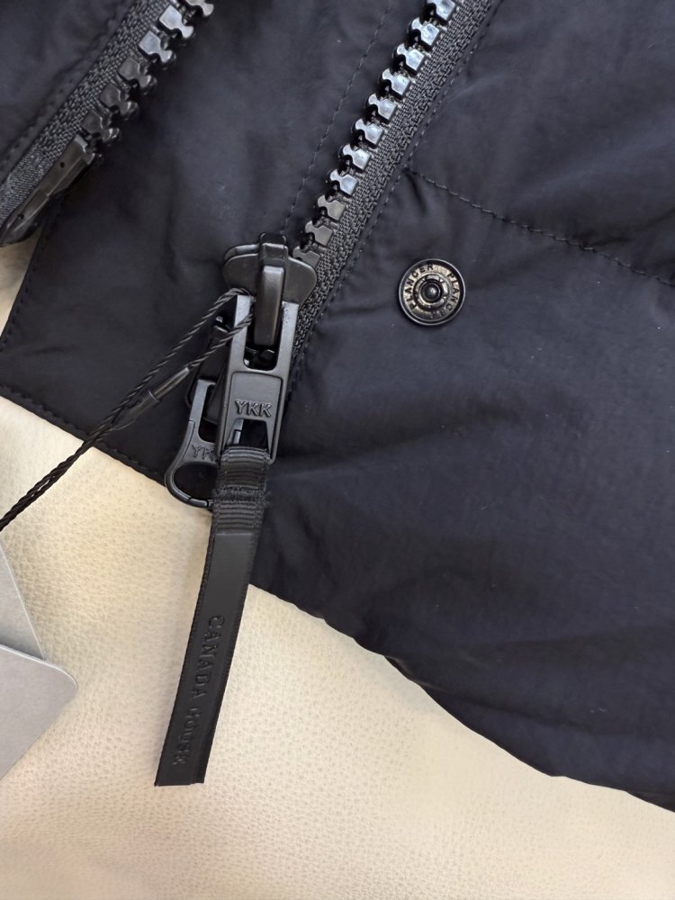 Jacket Down jacket Canada Goose from long sleeves фото 8