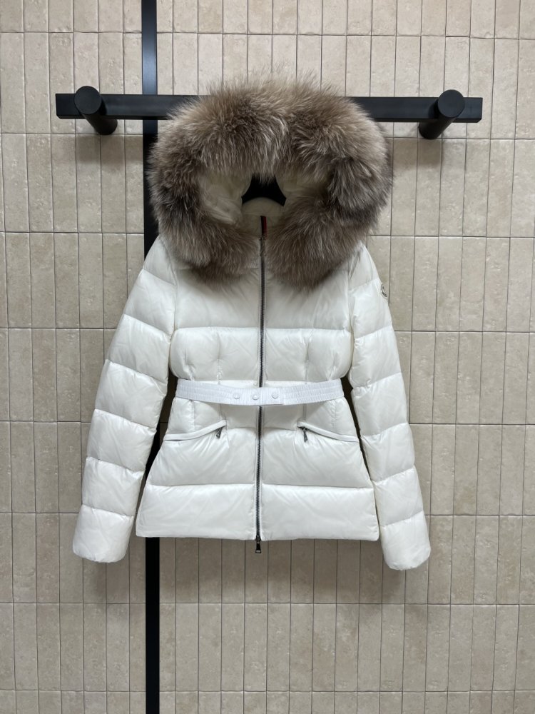 Куртка пуховик з капюшоном і хутряним коміром