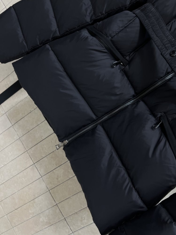 Куртка пуховик с капюшоном и меховым воротником фото 5