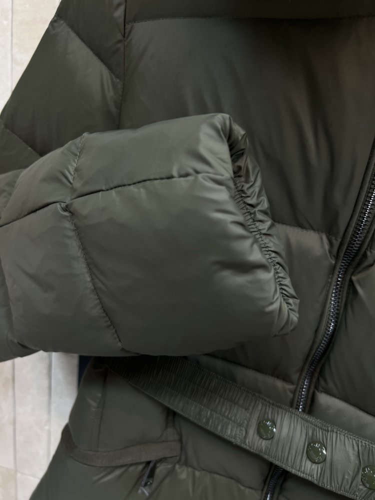 Куртка пуховик с капюшоном и меховым воротником фото 6