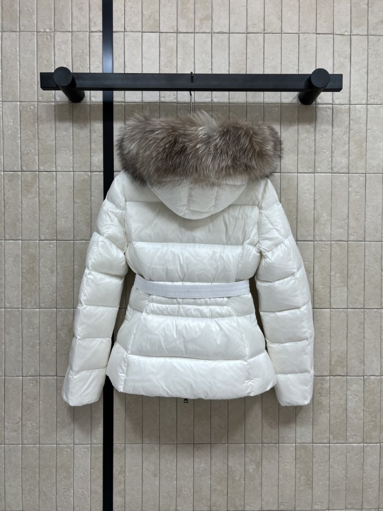 Куртка пуховик з капюшоном і хутряним коміром фото 7