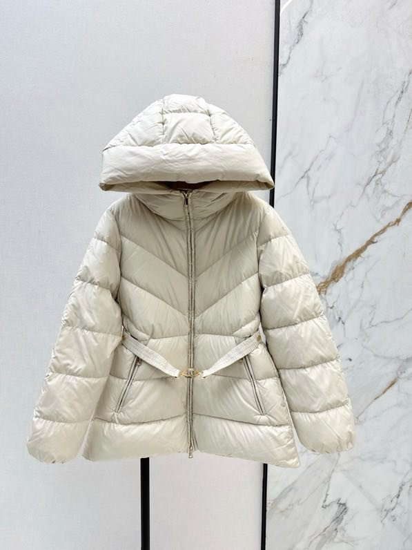 Куртка пуховик з капюшоном і поясом