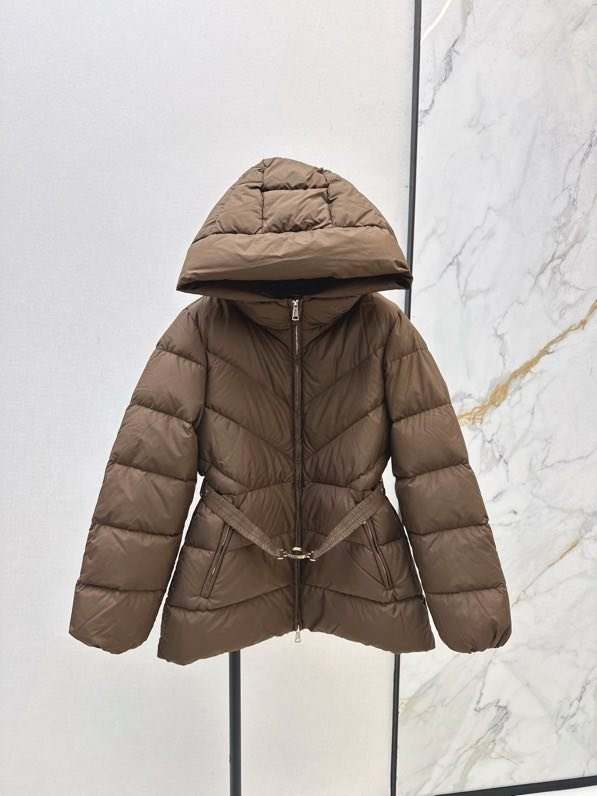 Куртка пуховик з капюшоном і поясом