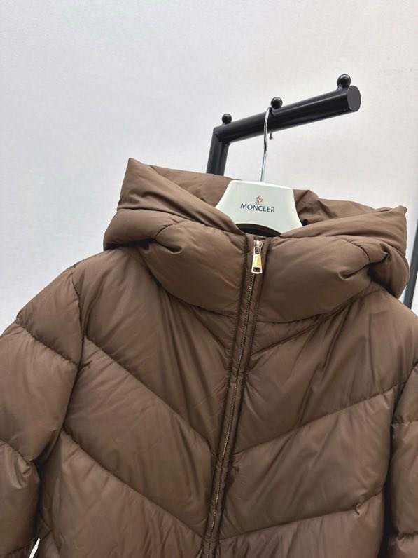 Куртка пуховик з капюшоном і поясом фото 2