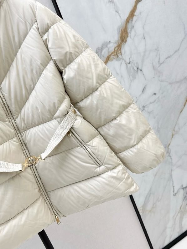 Куртка пуховик з капюшоном і поясом фото 7