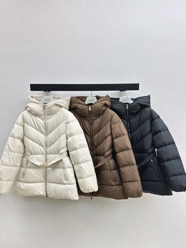 Куртка пуховик з капюшоном і поясом фото 8