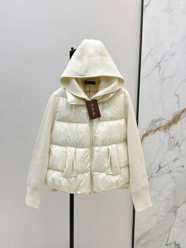 Куртка пуховик з капюшоном і вовняними рукавами