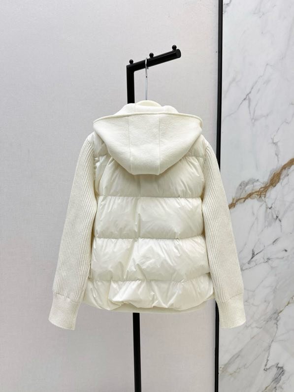 Куртка пуховик з капюшоном і вовняними рукавами фото 2