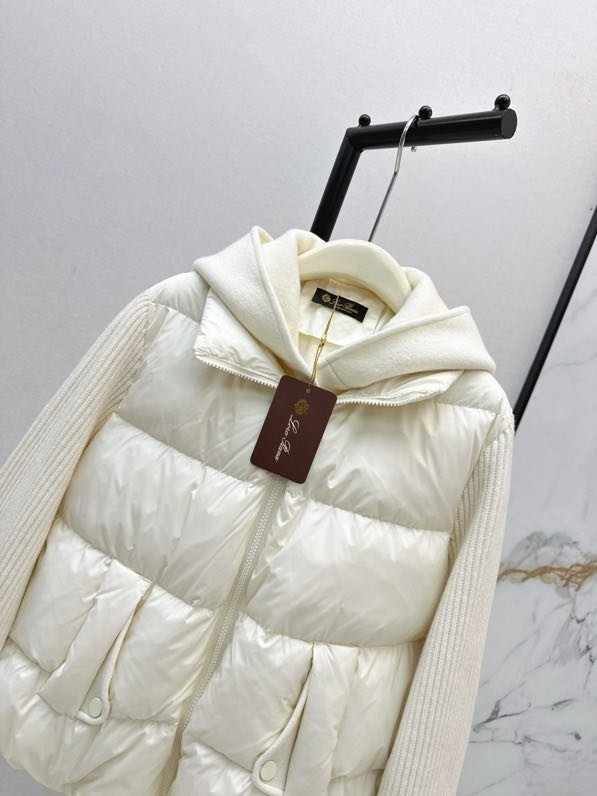 Куртка пуховик з капюшоном і вовняними рукавами фото 4