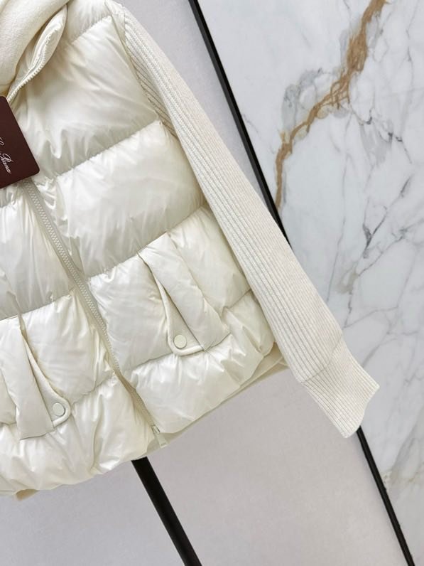 Куртка пуховик з капюшоном і вовняними рукавами фото 5