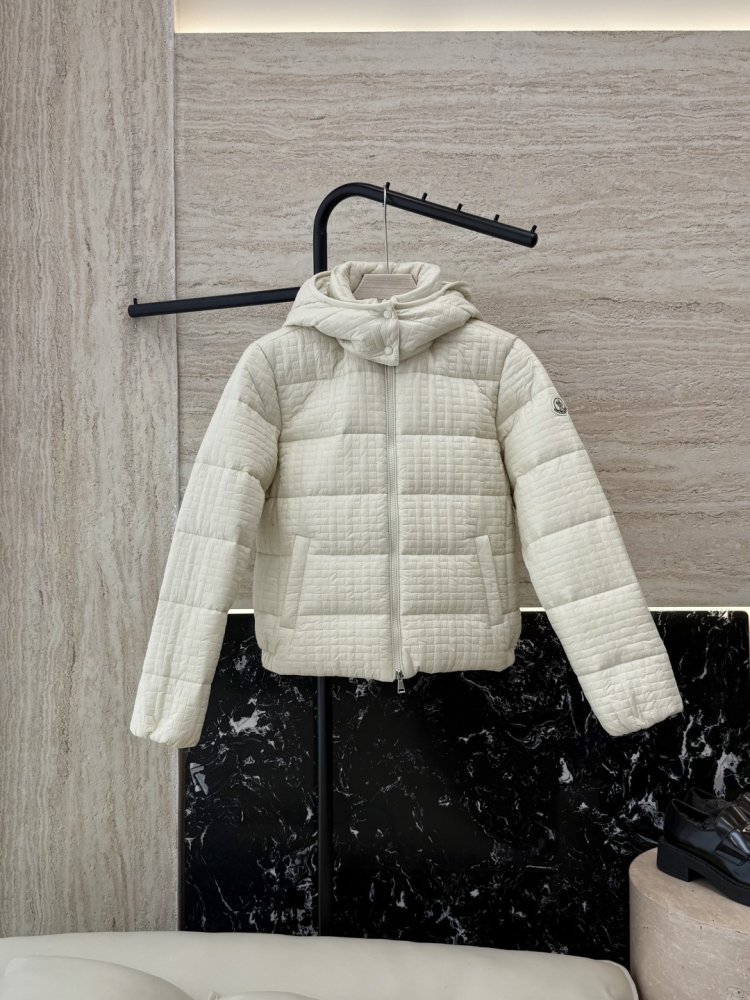 Куртка пуховик с капюшоном