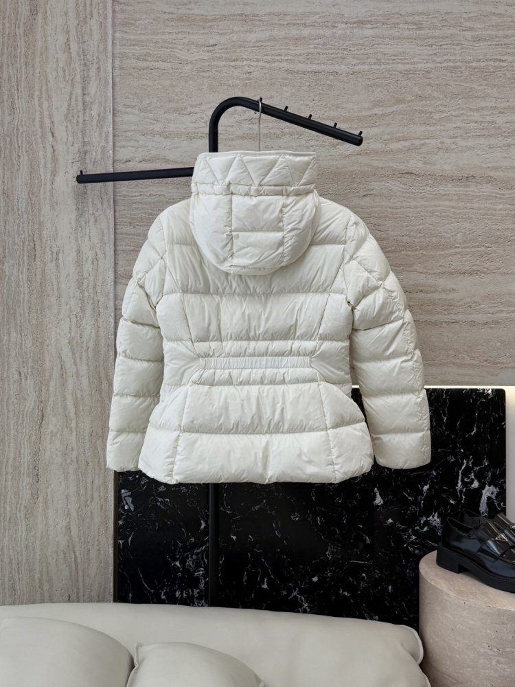 Куртка пуховик с капюшоном фото 2