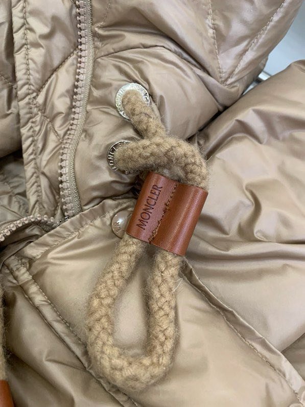 Куртка пуховик с капюшоном фото 3