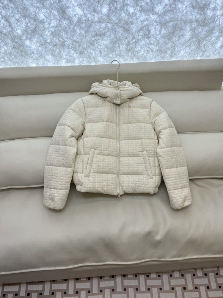 Куртка пуховик с капюшоном фото 3