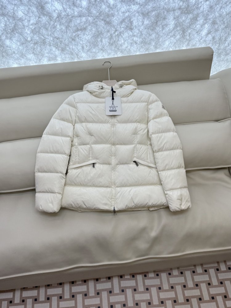 Куртка пуховик с капюшоном фото 3