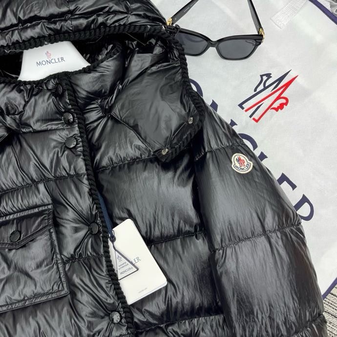 Куртка пуховик з капюшоном фото 4