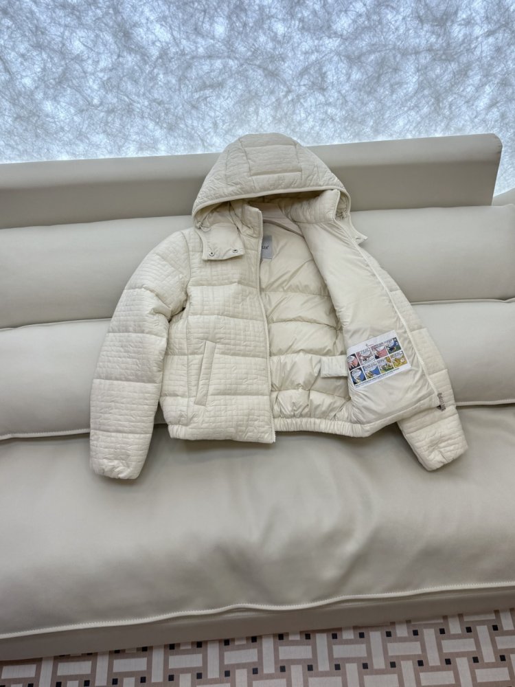 Куртка пуховик с капюшоном фото 4