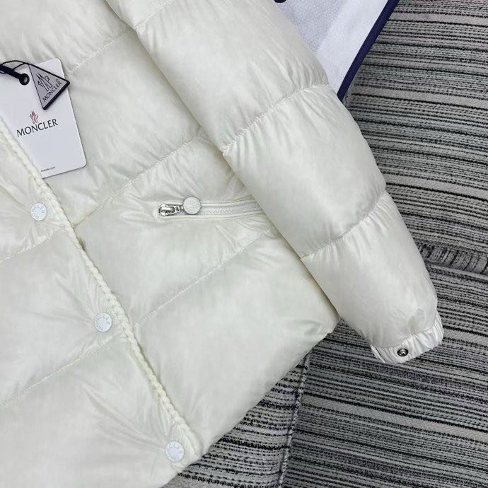 Куртка пуховик с капюшоном фото 5