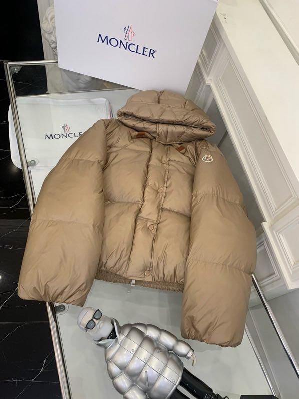 Куртка пуховик с капюшоном фото 5